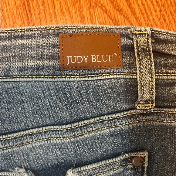 Judy Blue Distressed Shorts Size Medium - Picture 6 of 6